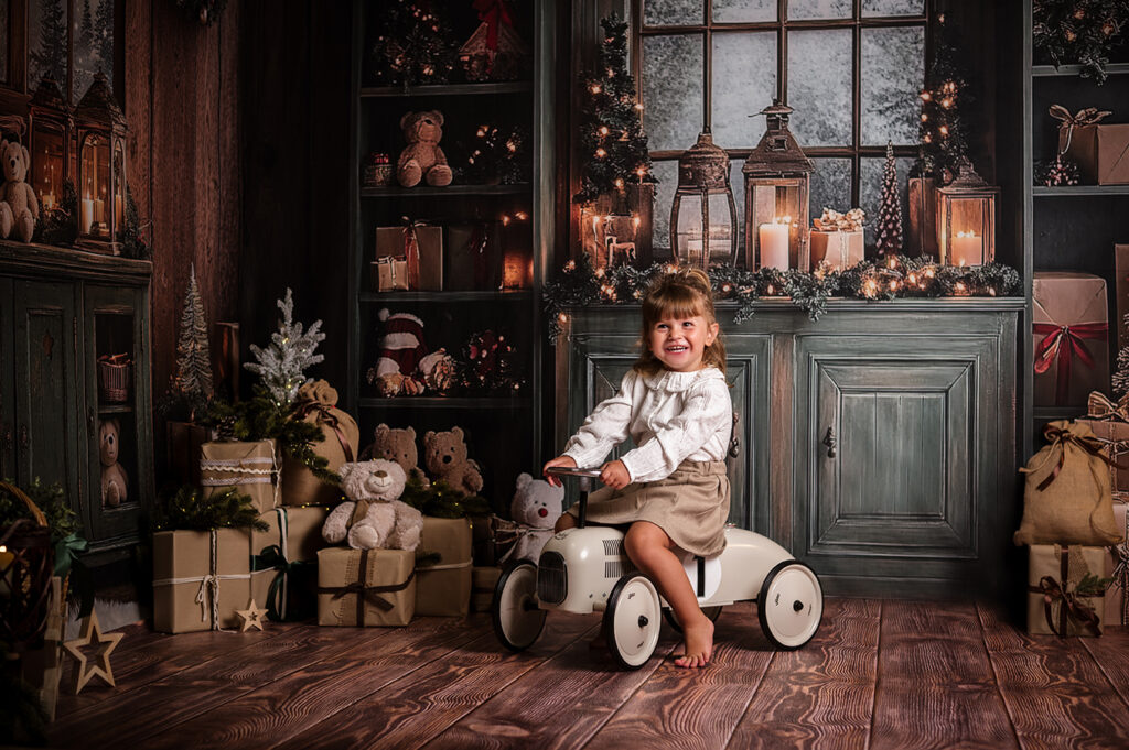 retrato infantil en el escenario navideño de Tamara Machon en Alcala de Henares